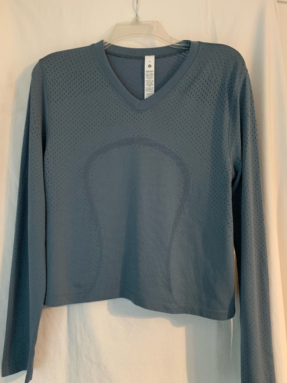 lululemon 'Swiftly Open-Hole V Neck Long Sleeve Shirt' in steel blue